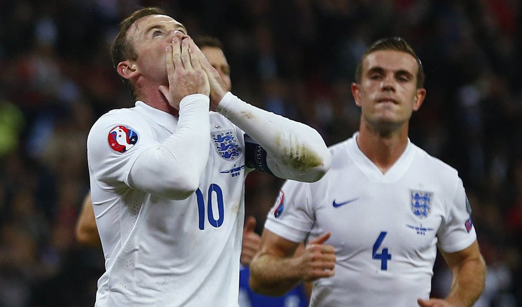 Wayne Rooney comemora gol da Inglaterra contra San Marino em Wembley.  REUTERS/Eddie Keogh