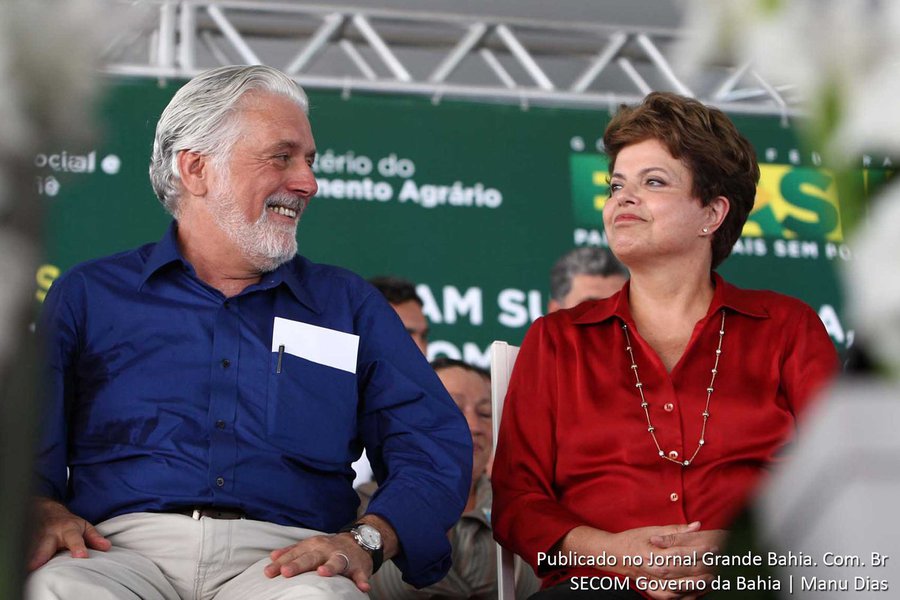 A Presidenta Dilma e o governador Wagner anunciam aumento do Programa Bolsa Família em Irecê
Na foto:
Foto: Manu Dias/AGECOM