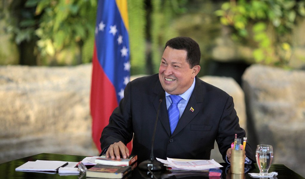 Agora no Mercosul, Chávez celebra interessados em negócios