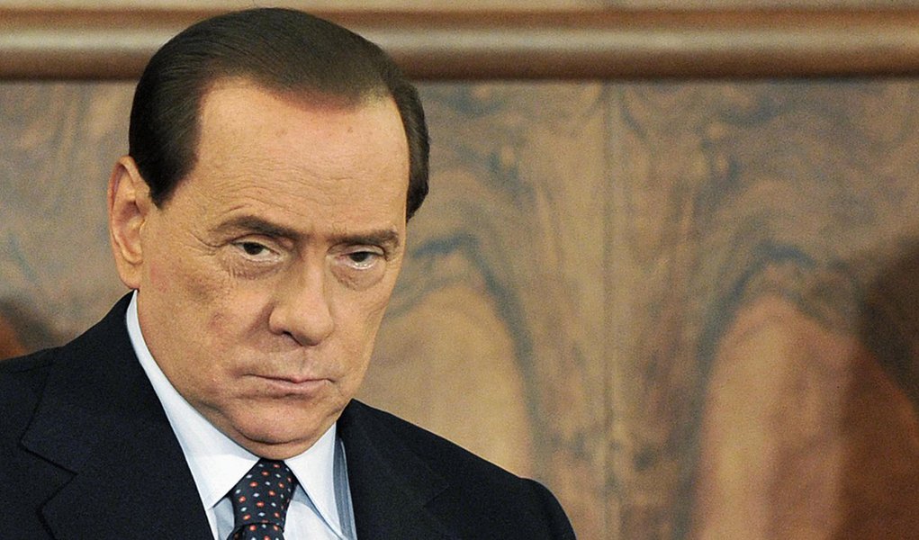 Tribunal condena Berlusconi a um ano de serviço comunitário