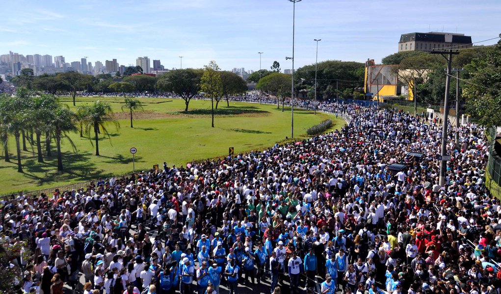 Marcha para Jesus reúne milhões em São Paulo
