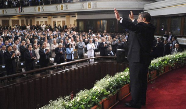 Primeiro presidente escolhido por eleições livres assume o Egito