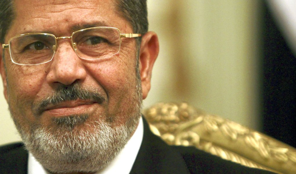 Corte contesta presidente egípcio e agrava crise no país