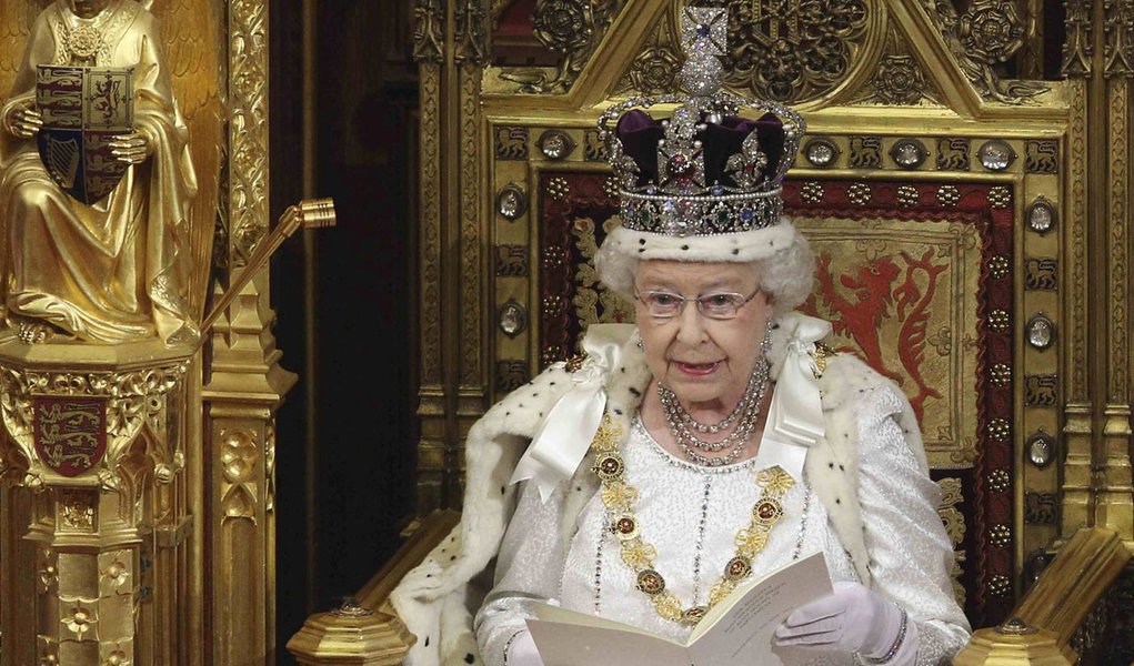 No auge da popularidade, Elizabeth completa 60 anos de reinado