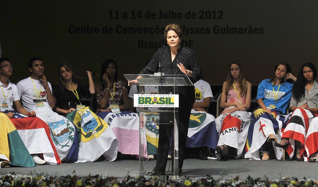 Dilma diz que grande nação não se mede pelo PIB