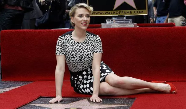 Scarlett Johansson ganha estrela na Calçada da Fama