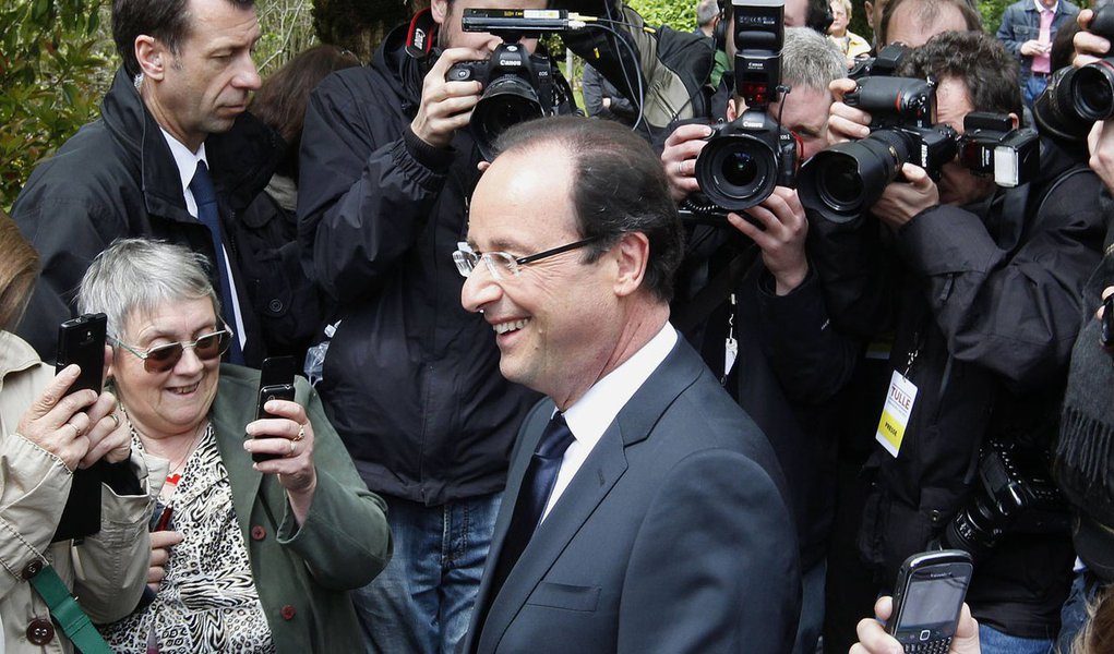 Hollande vence na França e isso é bom para o Brasil