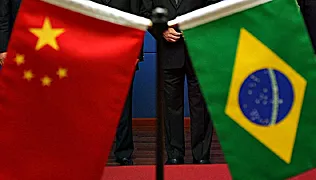 Brasil e China; bandeiras
