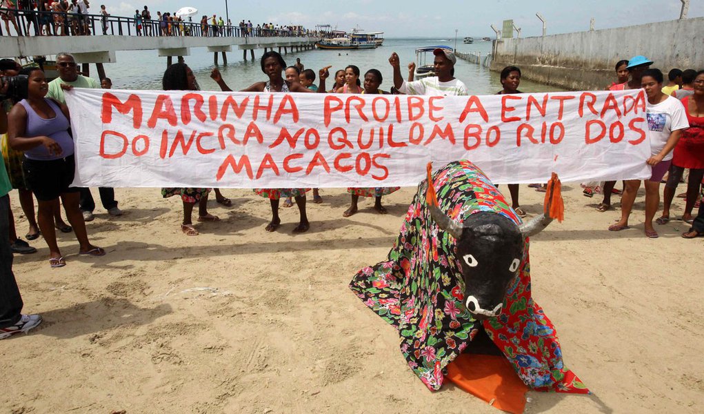 Marinha assedia e ameaça comunidade na Bahia