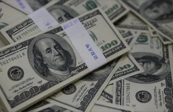 Dólar salta e vai a R$ 3,81, mesmo com ação mais forte do BC