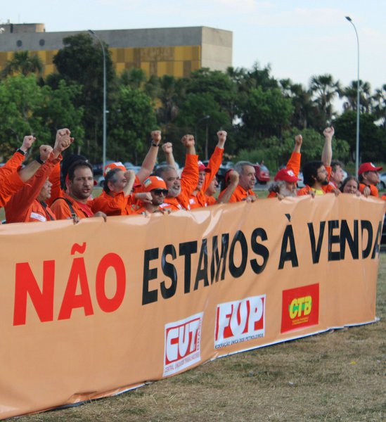 Federação Única dos Petroleiros (FUP) protesta contra privatização da Petrobras