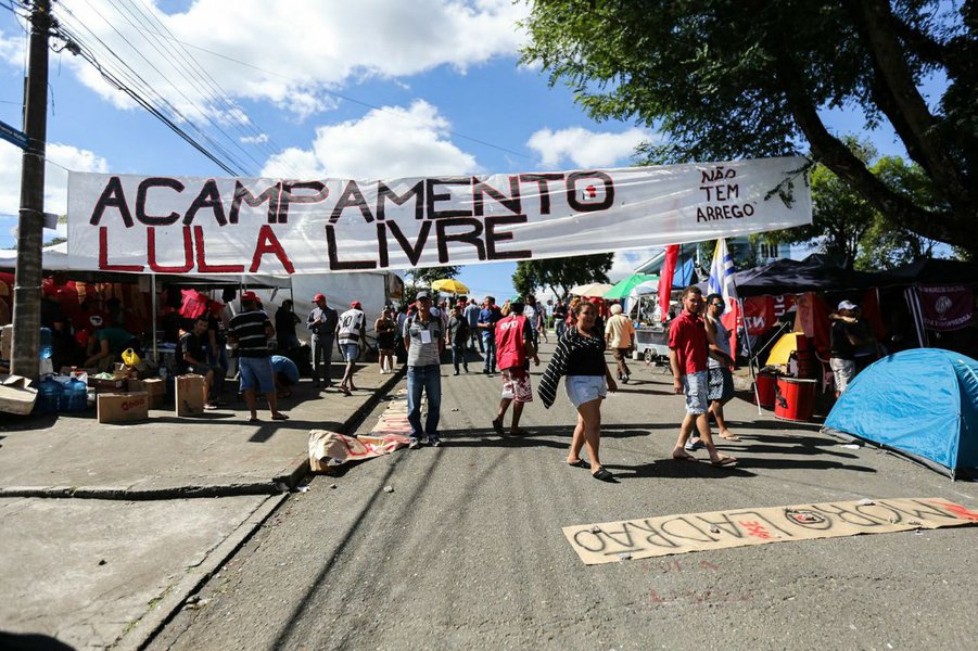 Acampamento/vigília Lula Livre em Curitiba