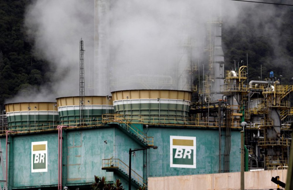 Tanques da estatal Petrobras em refinaria 03/02/2018 REUTERS/Paulo Whitaker