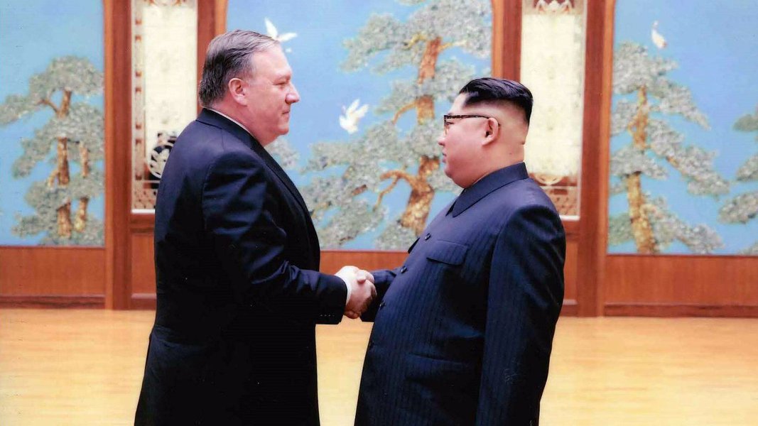 Secretário de Estado dos EUA, Mike Pompeo, e líder da Coreia do  Norte, Kim Jon Un