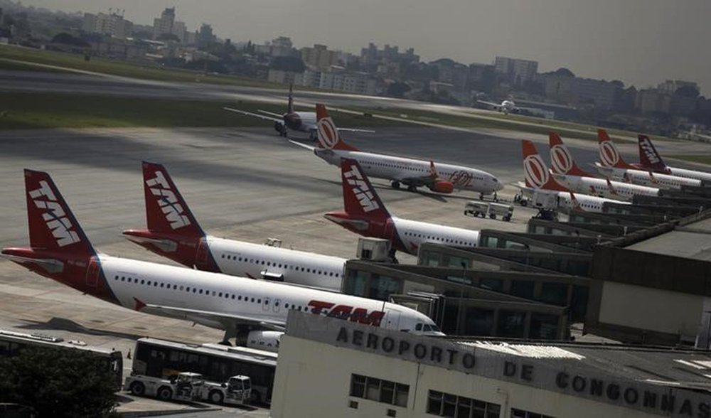 Em foto de arquivo, aviões da Gol e da TAM são vistos no aeroporto de Congonhas, em São Paulo 17/1/2014 REUTERS/Nacho Doce