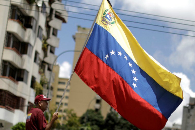 A comunidade internacional alinhada aos Estados Unidos continuará a denunciar a eleição como farsa em caso de vitória de Maduro