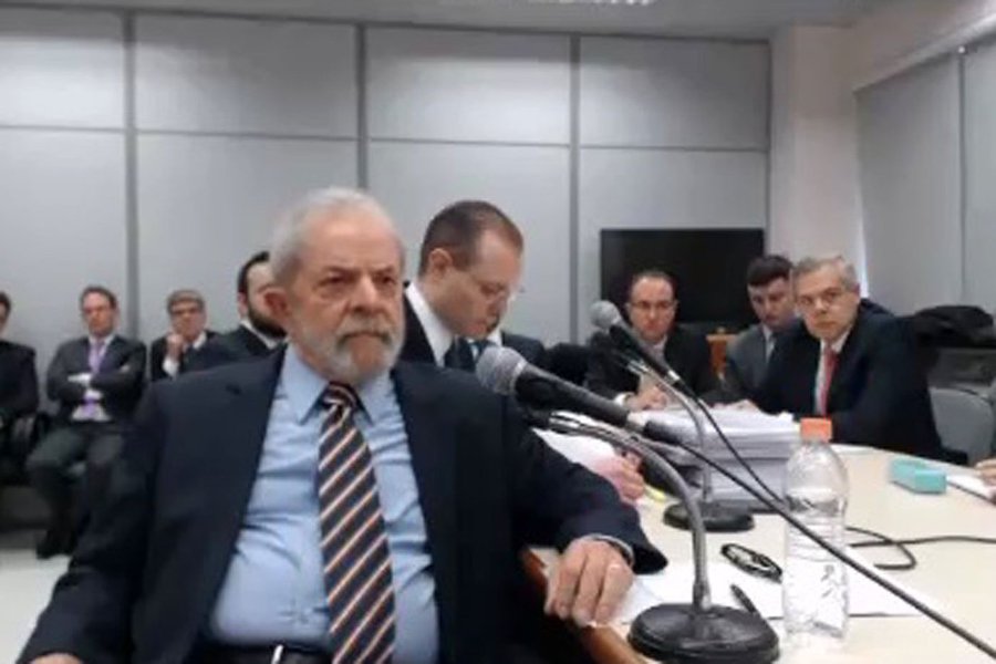 Sérgio Moro marcou para o dia 11 de setembro o depoimento do ex-presidente Luiz Inácio Lula da Silva na ação penal em que ele é acusado de ter se beneficiado de reformas feitas em um sítio de Atibaia (SP); data foi marcada após os depoimentos das testemunhas de defesa ouvidas na tarde desta quarta-feira (20)