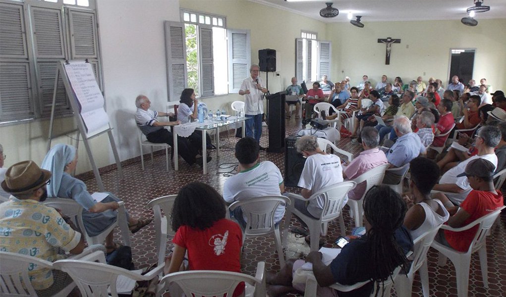No período entre os dias 4 e 6 de maio, em Fortaleza, aconteceu uma reunião ampliada do Movimento Nacional de Fé e Política. Representantes de 14 estados, totalizando cerca de 85 participantes, se dedicaram à análise de conjuntura sociopolítica