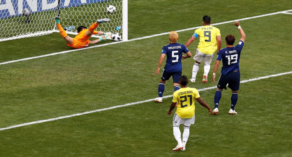 Não foi a estreia que a Colômbia esperava; a derrota para o Japão por 2 a 1 podia não estar nos planos do time sul-americano, mas também não estava previsto ficar com um jogador a menos logo aos 3 minutos de jogo; na base da raça, os colombianos chegaram ao empate, mas não seguraram o ímpeto oriental