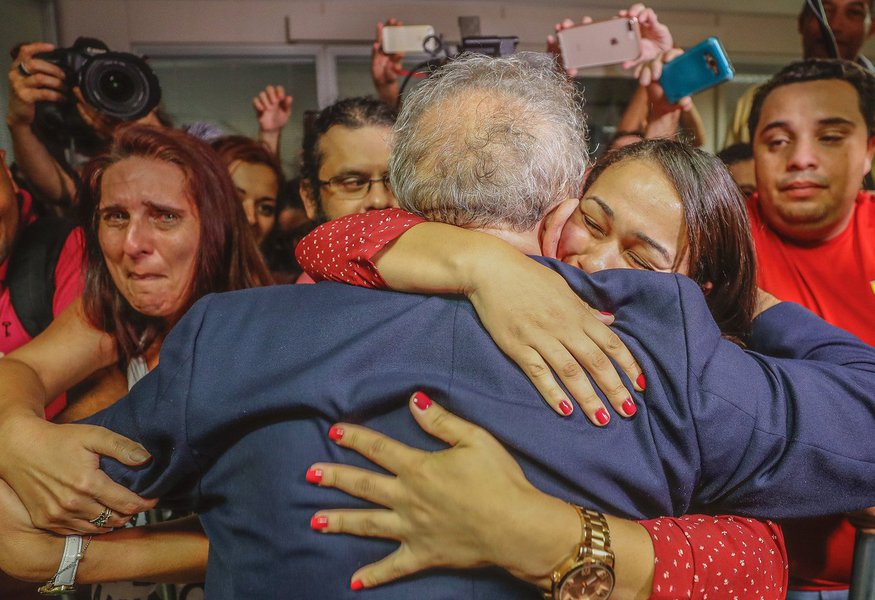  Lula agradece solidariedade popular no Sindicato dos Metalúrgicos do ABC