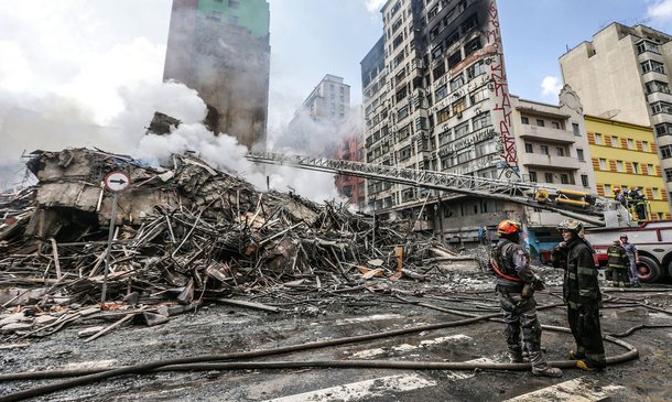 São Paulo 01/05/2018 Incendio em prédio de 24 andares no Largo do paissandu em São Paulo. Foto Paulo Pinto/FotosPublicas