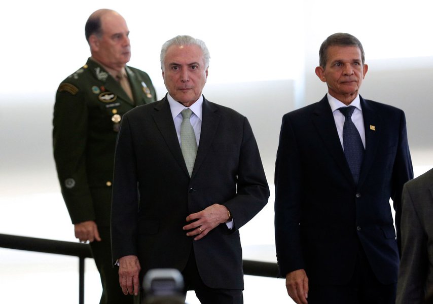 Michel Temer nomeia general Joaquim Silva e Luna para o comando do Ministério da Defesa