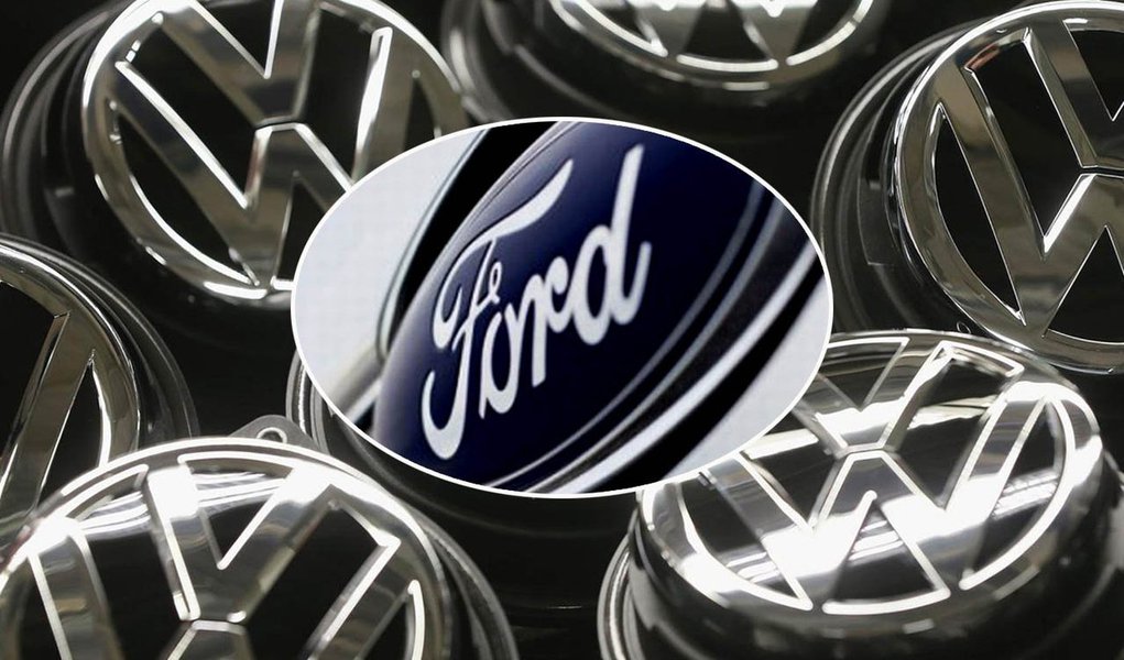 Volkswagen e a Ford assinaram um memorando de entendimento hoje para explorar uma aliança estratégica global com o objetivo de fortalecer a competitividade das companhias e oferecer melhores serviços globais; empresas estão explorando potenciais projetos globais em diversas áreas — incluindo o desenvolvimento de uma série de veículos comerciais