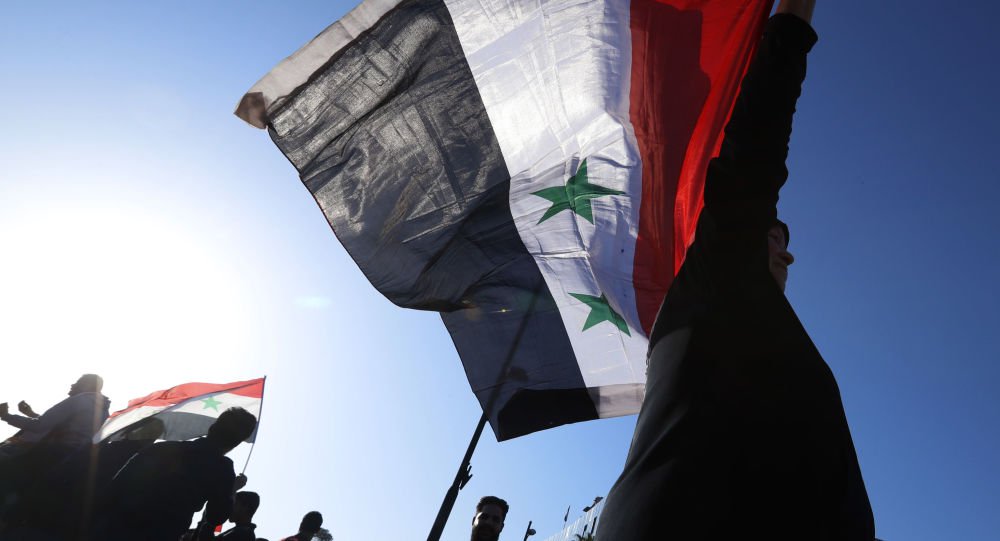 Os EUA, a França e o Reino Unido apresentaram no Conselho de Segurança da ONU um novo projeto de resolução sobre a Síria para investigar o suposto uso de armas químicas no país árabe, informou o jornal Liberation