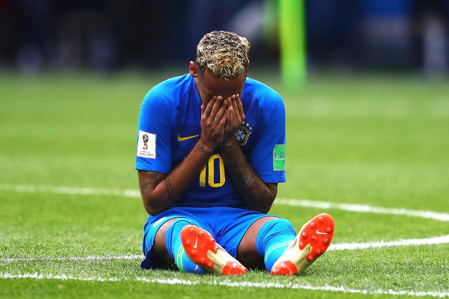 Neymar chora ao final do ogo Brasil 2 x 0 sobre a Costa Rica na Copa do Mundo na Rússia