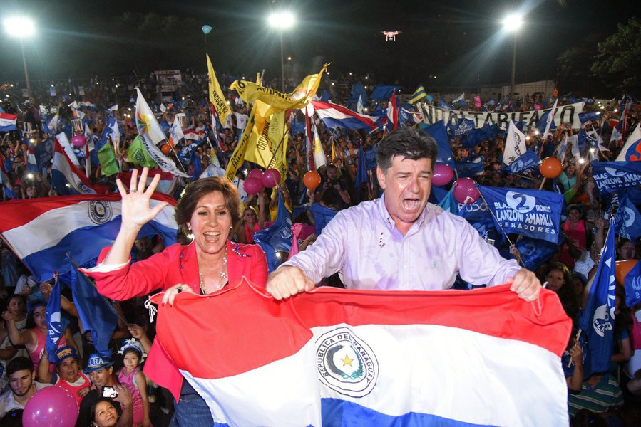 Candidato Efraín Alegre, em ato final de campanha, é a chance da centro-esquerda conquistar o governo do país vizinho