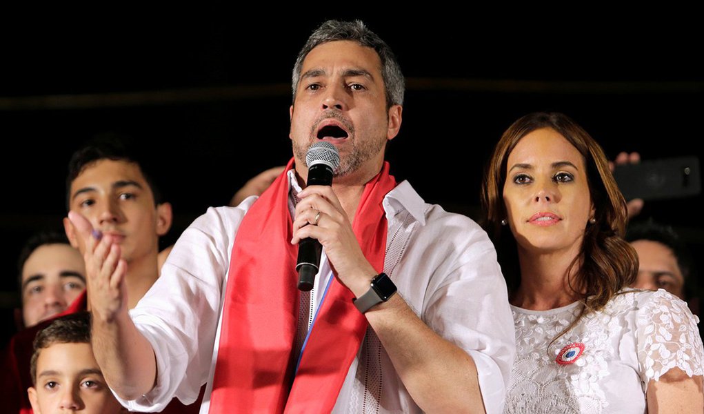 Presidente eleito do Paraguai, Mario Abdo Benítez, discursa para simpatizantes em Assunção 22/04/2018 REUTERS/Mario Valdez