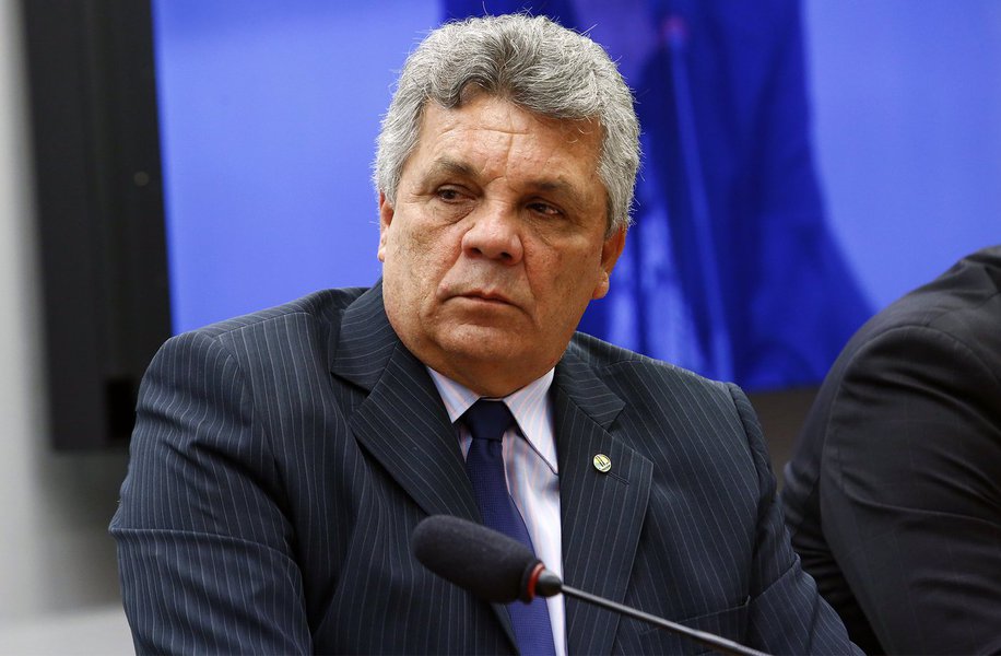 Informações disponibilizadas no Portal da Câmara dos Deputados apontam que o transporte de idas do deputado Alberto Fraga (DEM-DF) para Aracaju e de voltas para Brasília custou em torno de R$ 10 mil aos cofres públicos desde 2015
