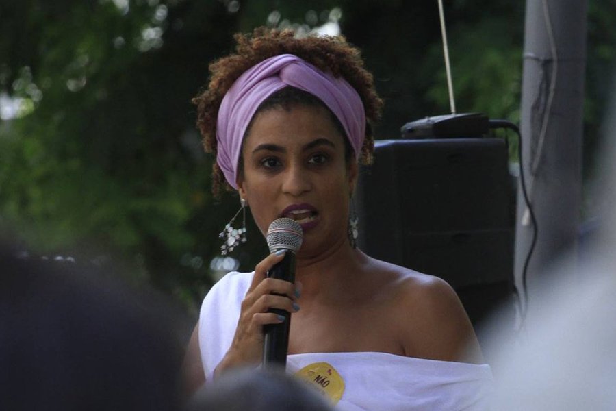 A morte encomendada de Marielle expõe as vísceras do Estado podre, a partir do Rio de Janeiro, acústica política e social do Brasil doente, do Brasil das milícias, do crime organizado incrustado no aparelho estatal