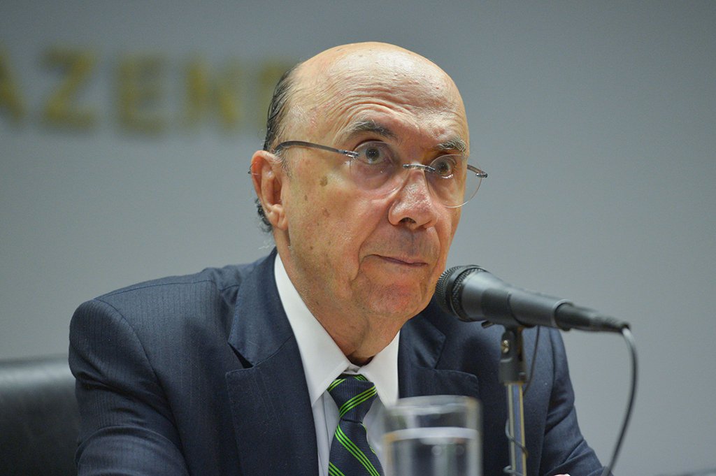 Brasília - O ministro da Fazenda, Henrique Meirelles anuncia durante entrevista a imprensa, o novo presidente do Banco Central, o economista Ilan Goldfajn (José Cruz/Agência Brasil)