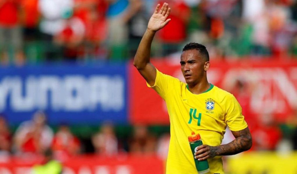 A seleção brasileira terá uma mudança de última hora para o jogo contra a Costa Rica na sexta-feira, com a entrada do lateral-direito Fágner no lugar de Danilo, que sofreu uma lesão no quadril