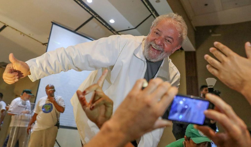 Lula pode se tornar o mártir que unirá toda a esquerda brasileira sob uma frente única para disputar a Presidência da República em 2018 ao colocar em comoção dezenas de milhões de brasileiros que querem votar nele