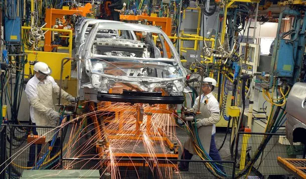 É preciso fortalecer a indúistria nacional