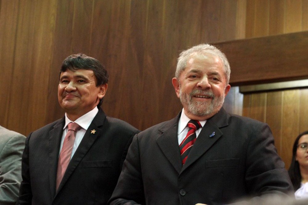Pesquisa do Instituto Datamax, divulgada nesta segunda-feira 13, aponta que o governador do Piauí, Wellington Dias (PT), e o ex-presidente Lula venceriam as eleições no Estado em primeiro turno; de acordo com os números, ainda é grande o número de eleitores indecisos (42% das respostas); Lula vem logo a seguir, com 33,86% das intenções de voto dos entrevistados; Dilma apareceu em terceiro, com 7,71%; Michel Temer registrou apenas 2,57% e Aécio Neves, 1,71%