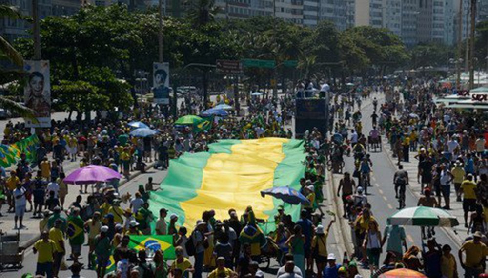 No domingo, 26, Kim Kataguiri e Rogério Chequer, líderes dos dois principais movimentos pró-golpe, se esfarelaram como ídolos de pés de barro. A pavulagem dos serviçais de partidos corruptos chegou ao fim