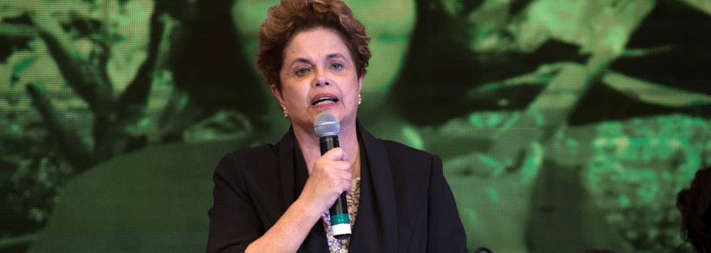 Durante discurso na abertura do 6º Congresso Nacional do PT, a presidente eleita Dilma Rousseff afirmou que as denúncias de corrupção contra Michel Temer já eram do conhecimento dos investigadores da Lava Jato; "Estamos assistindo a esse processo completamente descontrolado e ninguém pode dizer que não estava claro que o que foi gravado não era de conhecimento das instituições de investigação", afirmou Dilma, numa referência às delações da JBS