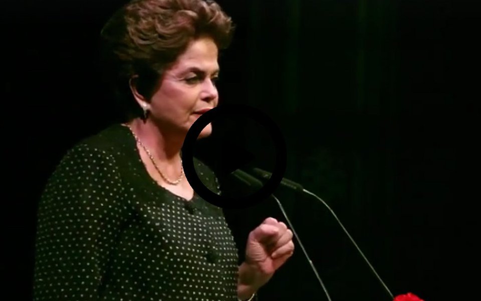 Vídeo produzido pela Casa do Brasil de Lisboa traz os melhores momentos da passagem da ex-presidente Dilma Rousseff por Portugal, onde realizou palestras e concedeu entrevistas a jornalistas; assista