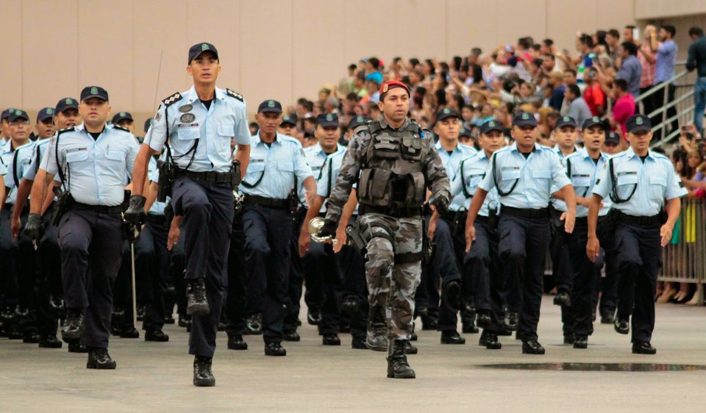 Com a solenidade de formatura nesta sexta (20), comandada pelo governador Camilo Santana (PT), o Ceará ganha 1.400 novos policiais militares. No total, 4.200 novos policiais vão reforçar o policiamento nas ruas ainda no primeiro semestre de 2018