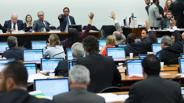 O principal depurador da política é o voto popular. É hora de aprovarmos o financiamento público, com valores adequados ao orçamento, para devolver ao povo o poder de escolher os rumos do Brasil