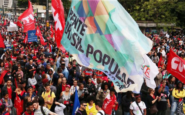 Em se tratando de uma Frente que congrega movimentos sociais e partidos há que se ater para não a tornar correia de transmissão de partidos, sem negar a importância deles