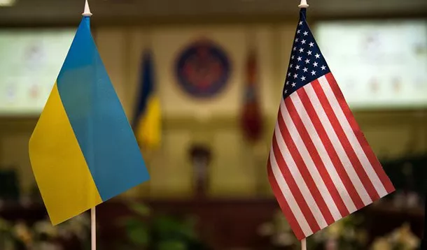 Câmara dos EUA aprova confisco de ativos russos e financiamento de US$ 60,8 bilhões para a Ucrânia