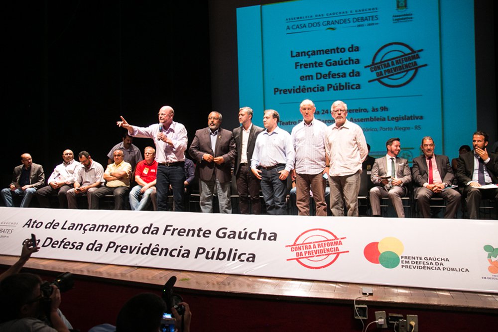 24/02/2017 - PORTO ALEGRE, RS - Lançamento da Frente Gaúcha em Defesa da Previdência Pública, no Teatro Dante Barone. Foto: Maia Rubim/Sul21