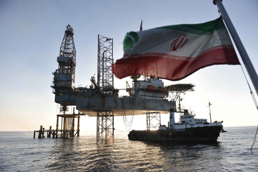 O Irã encontrou reservas de óleo de xisto de 2 bilhões de barris de petróleo bruto leve na província de Lorestan, disse um alto funcionário da estatal National Iranian Oil Company (Nioc); "Com base em estudos, estima-se que as reservas de xisto em Ghali Koh em Lorestan cheguem a 2 bilhões de barris de petróleo", disse Bahman Soleimani, vice-diretor de exploração da Nioc, à agência de notícias semi-oficial Tasnim