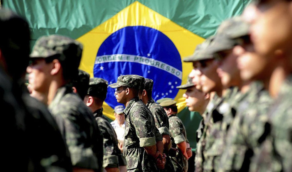 Soberania nacional e dependência científico-tecnológica-industrial são incompatíveis entre si, como incompatíveis são subdesenvolvimento e independência, como é impossível estratégia militar de dissuasão sem Forças Armadas altamente equipadas