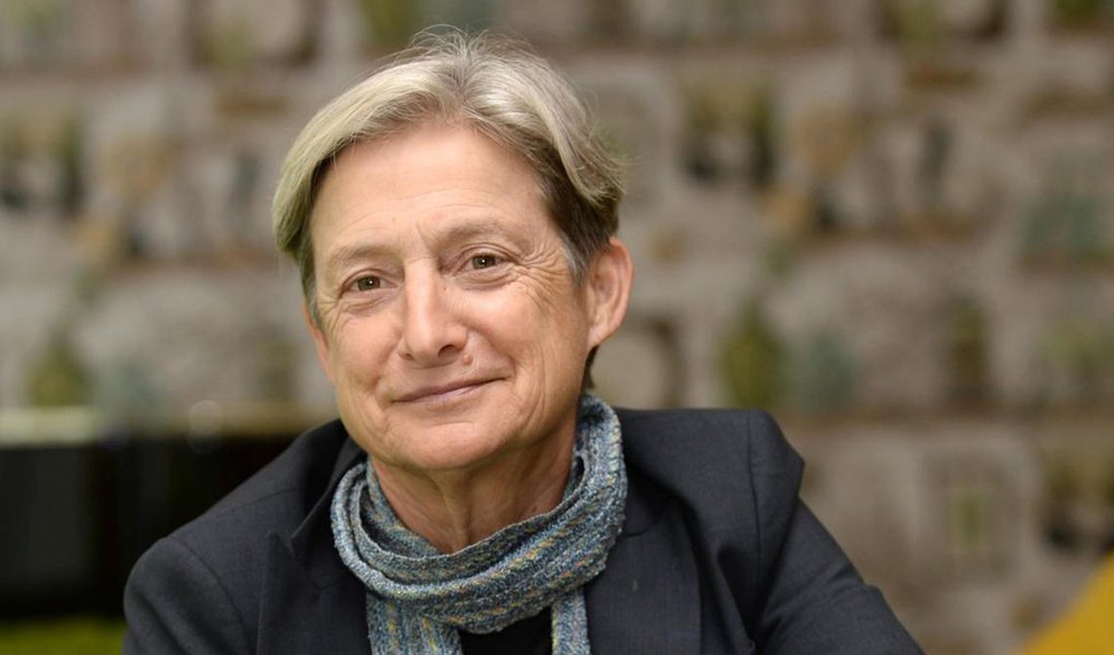 Ao confundir o ensino sobre gênero com doutrina que visaria influenciar a orientação sexual de crianças e adolescentes, os críticos disseminam mitos para ofuscar fatos: o Brasil é hoje considerado a capital mundial de homicídios de homossexuais e transexuais