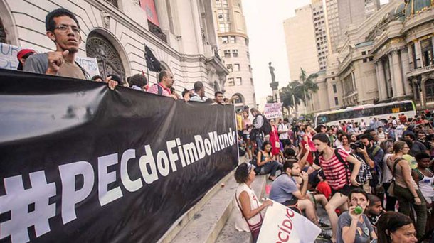 O apelido dado à proposta vem bem a calhar. Temos de lembrar, porém, que o "fim do mundo" não é necessariamente um evento único, mas pode ser um processo longo e doloroso